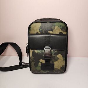 NWT Coach CL944 Track Pack Signature Canvas Camo Green